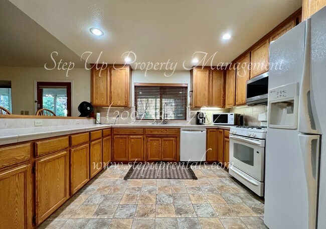 Building Photo - Spacious 4 Bed 2 Bath Home in Lovely Twain Harte Community!