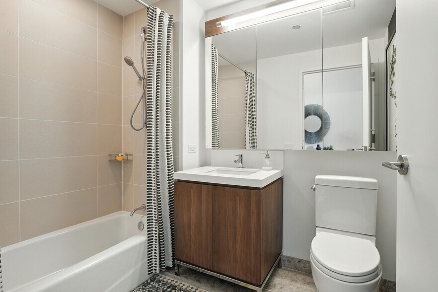 Building Photo - 133 W Wacker Dr