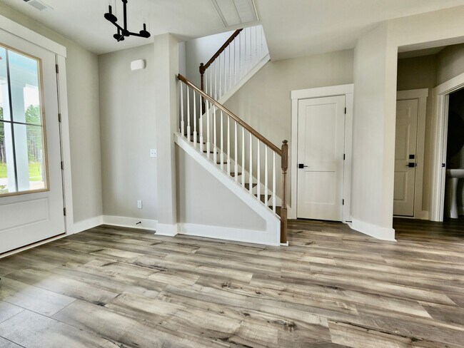 Building Photo - LIKE NEW Executive Home In Coveted Midtown...