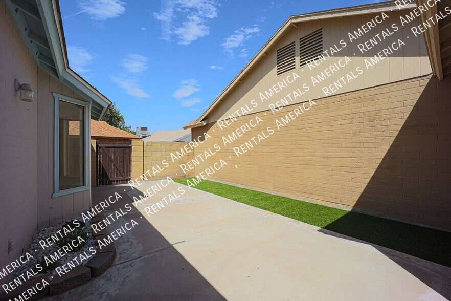 Building Photo - 1055 N Recker Rd