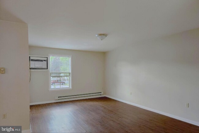 Building Photo - 168 S Main St