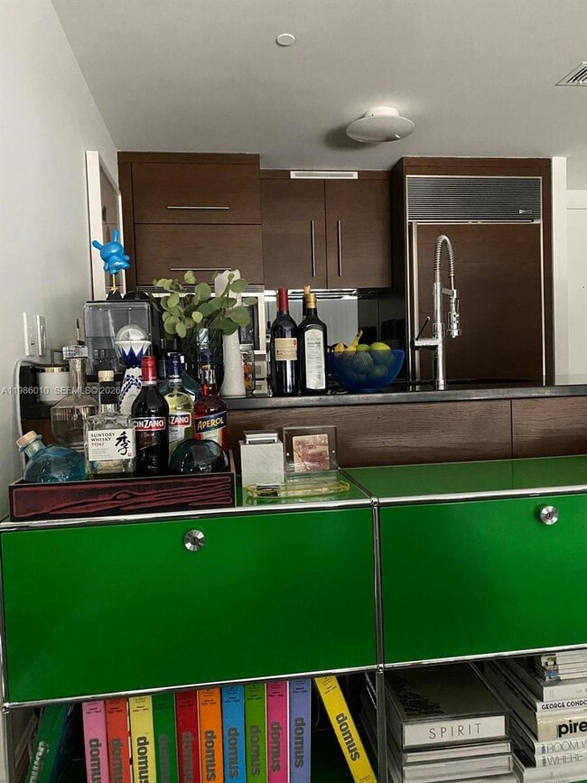 Building Photo - 475 Brickell Ave