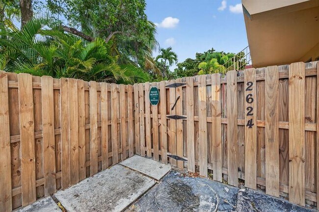 Building Photo - 2624 NE 30th Pl