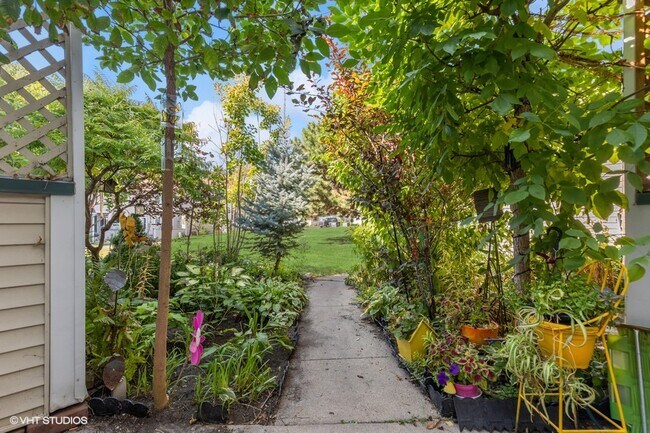 Building Photo - Charming Renovated Home with Modern Amenit...