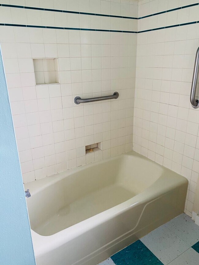 Building Photo - #175-SE Washington/SE 42nd