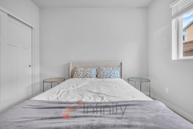 Building Photo - 8943 SW Vermillion Dr