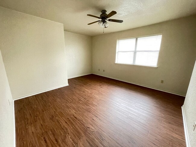 Building Photo - 3914 Oak Valley Dr