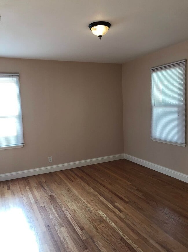 Building Photo - 3110 Oak St