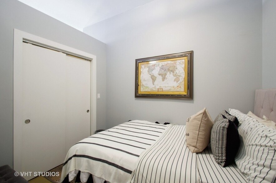 Building Photo - 3133 N Lakewood Ave