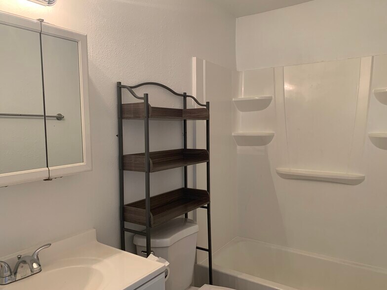 Building Photo - 808 Coriander Dr