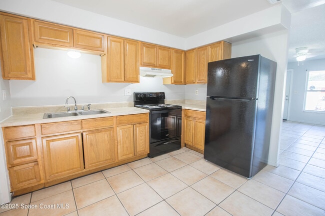 Building Photo - 415 Country Ln Dr