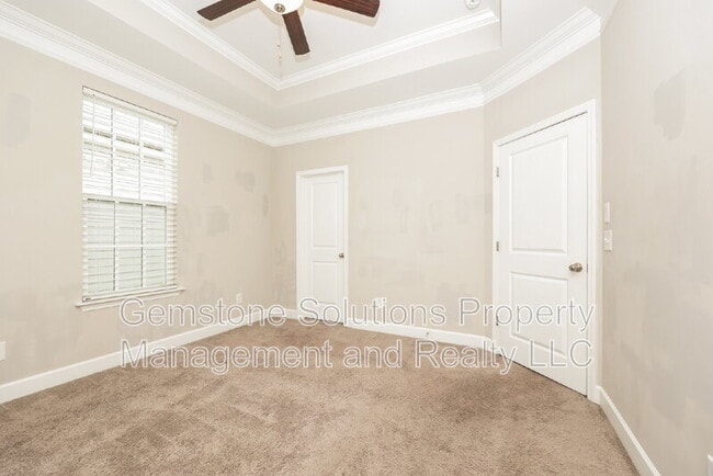 Building Photo - 345 Kara Ln