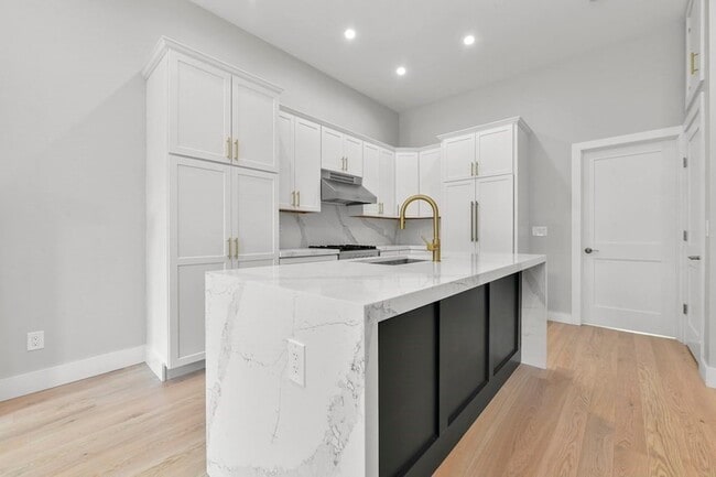 Building Photo - 541 Massachusetts Ave