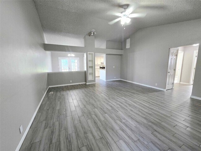 Building Photo - 217 Cypress Dr