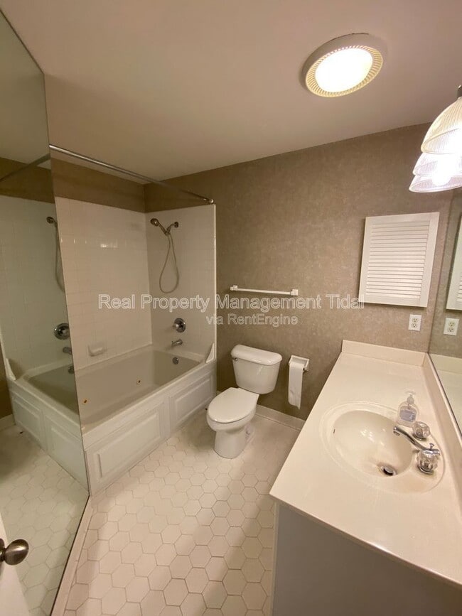 Building Photo - 924 Ironwood Dr