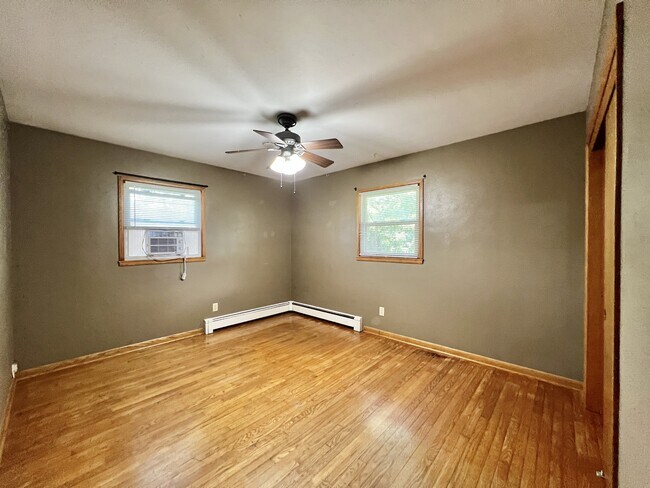 Building Photo - 290 Orchard Dr