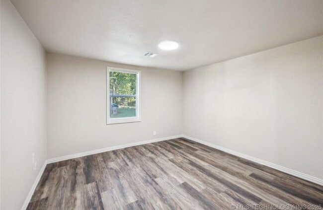 Building Photo - 306 Short St