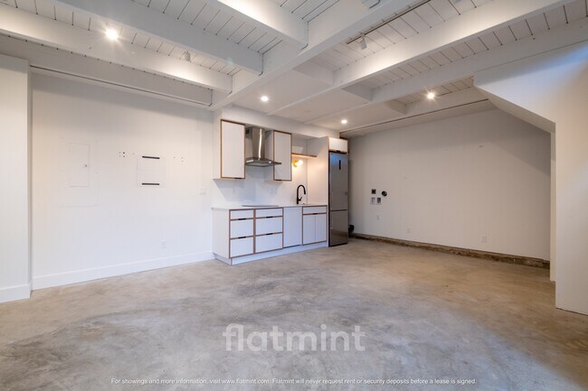 Building Photo - 2315 N 56th St