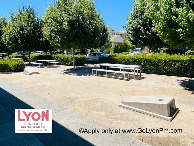 Building Photo - Modern Living in the heart of McKinley Village!