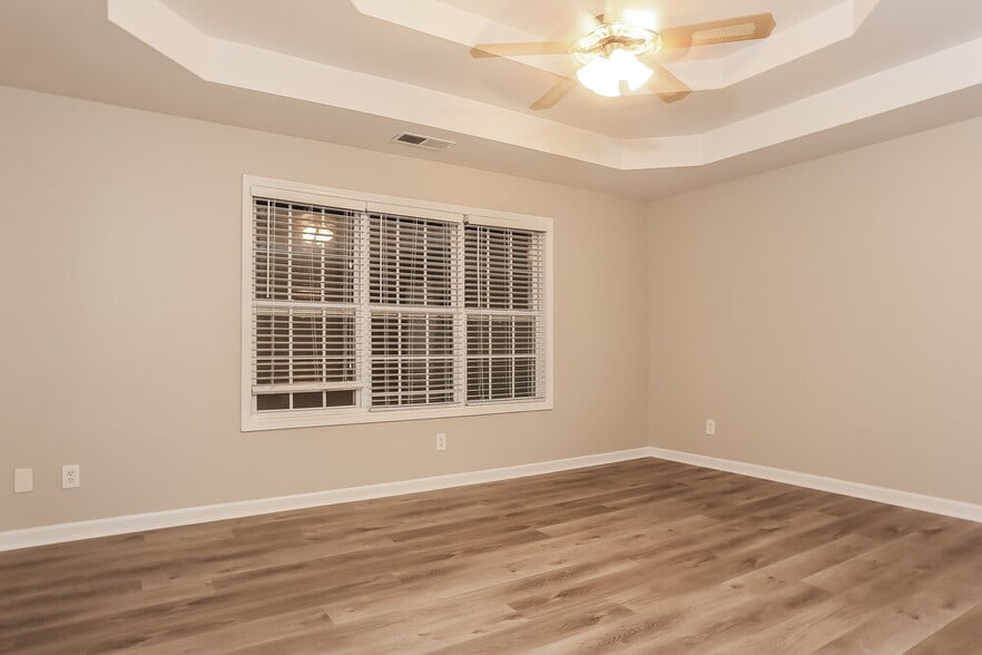 Building Photo - 5980 Tate Dr
