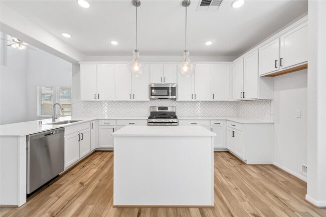 Building Photo - 208 Cambria Green Ln