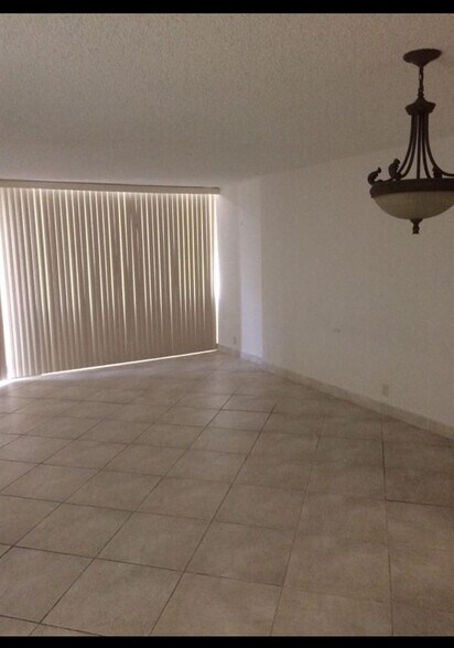 Building Photo - 1865 Brickell Ave