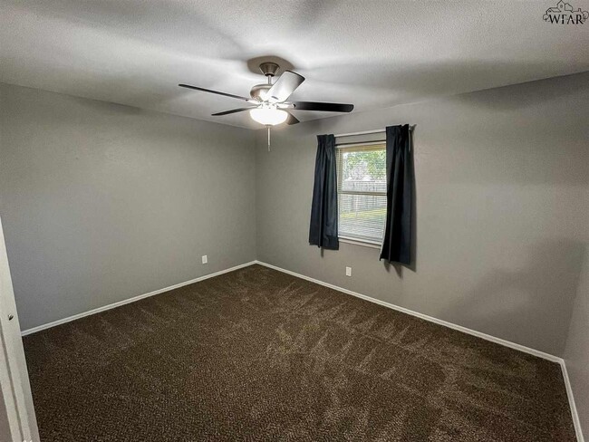 Building Photo - 4624 Trailwood Dr