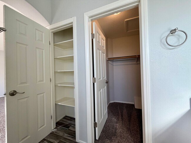 Building Photo - 2 bedroom townhome with back yard in Boulder Ranch