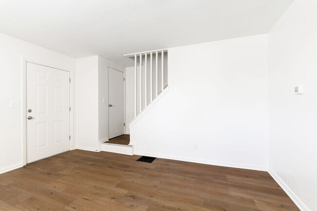Building Photo - 4040-4042 Halsey Pl
