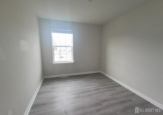 Building Photo - 25 Elliot Ln