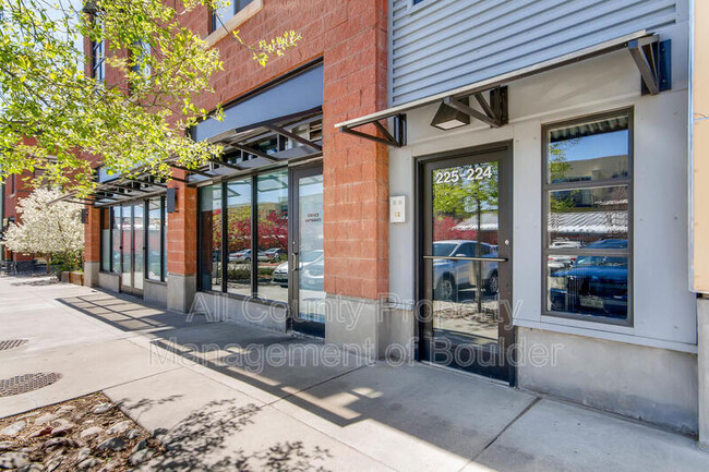 Building Photo - 4580 Broadway St
