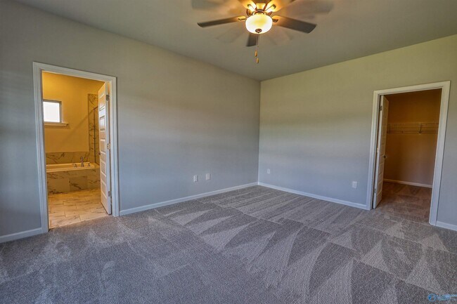 Building Photo - 14440 Mountain Strm Dr