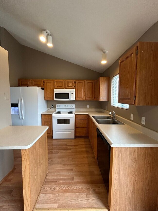 Building Photo - Spacious Millard Living with a Backyard You’ll Love