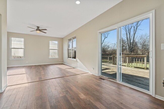 Building Photo - Lovely In Lakemoor