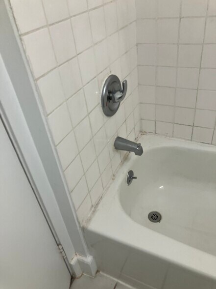 Building Photo - 370 S Negley Ave