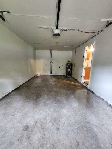 Building Photo - 1409 NE 143rd Ave