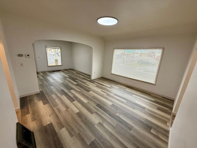 Building Photo - Approved Applicant - 2 Bedroom Newly Remod...