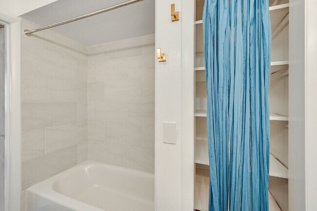 Building Photo - Beautiful 4 bedroom, 2 bathroom in Satellite Beach! NO HOA!!