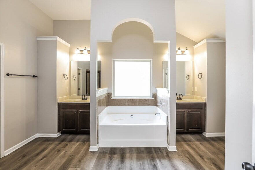 Building Photo - 4274 Sir Dixon Dr