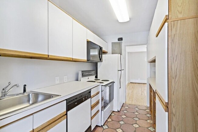 Building Photo - 23 Hammond Pond Pkwy