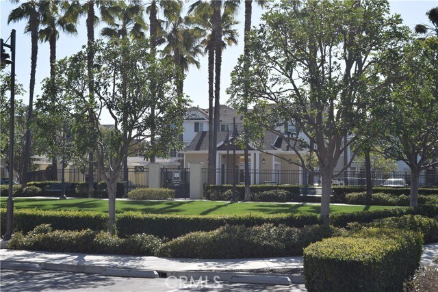 Building Photo - 303 Silk Tree