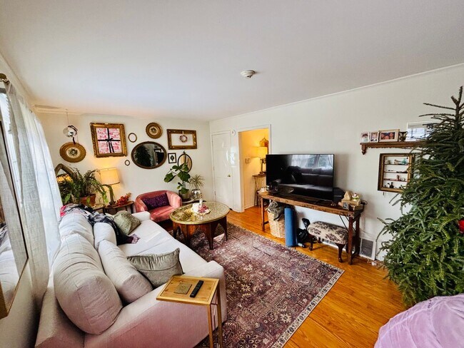 Building Photo - 35-39 E. Blenkner