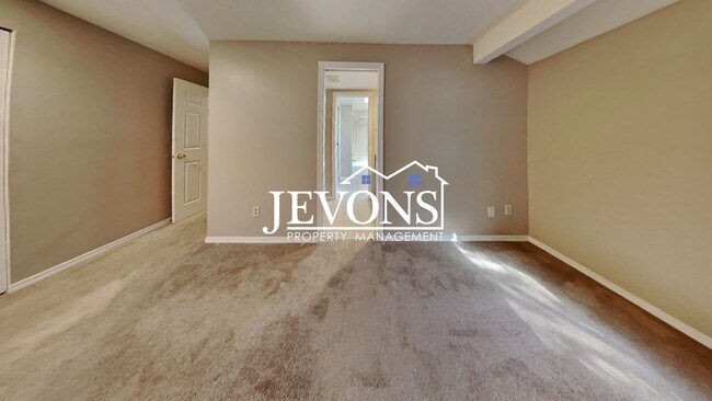Building Photo - Charming 3-bedroom single-family home with...