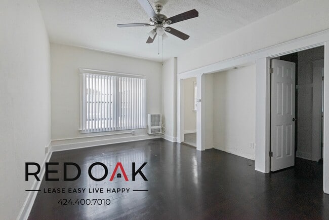 Building Photo - Welcoming and Cozy Ground Floor Studio wit...