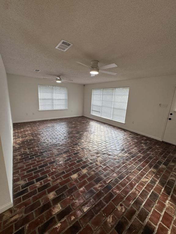 Building Photo - 1413 Briarhurst Dr