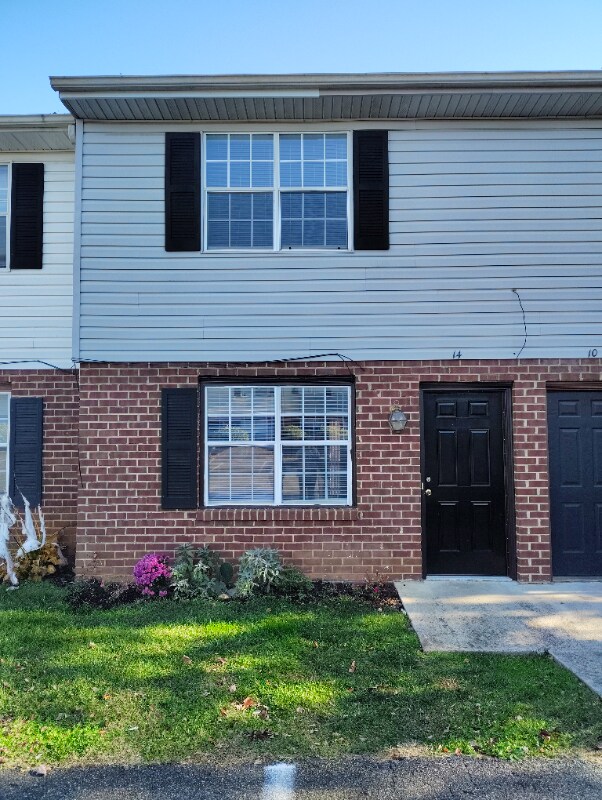 Building Photo - 15 Ferguson Dr