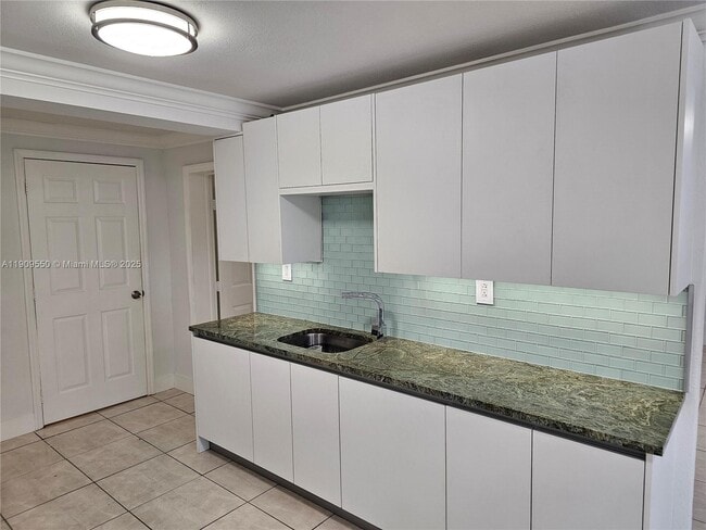 Building Photo - 651 SW 66th Ave