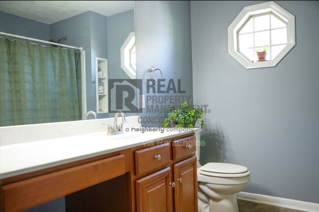 Building Photo - 550 Scenic Dr