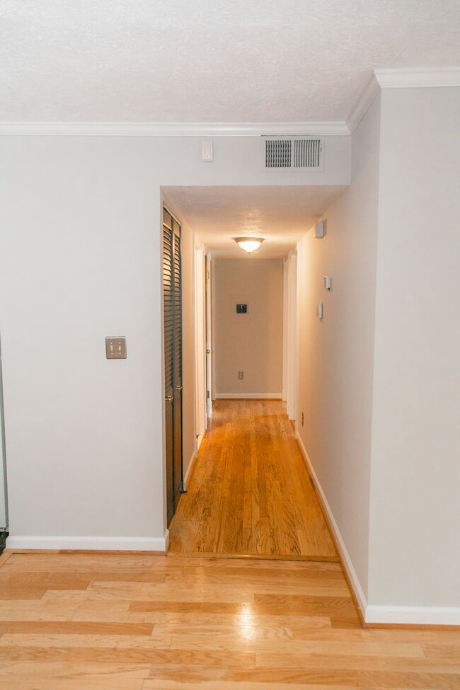 Building Photo - Welcome to Arborgate! Spacious Condo in He...