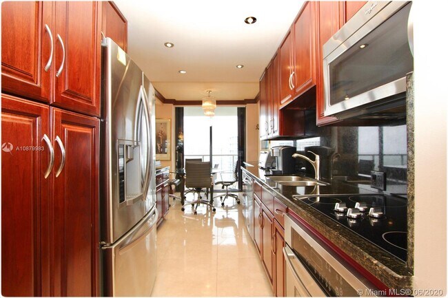 Building Photo - 4000 Island Blvd